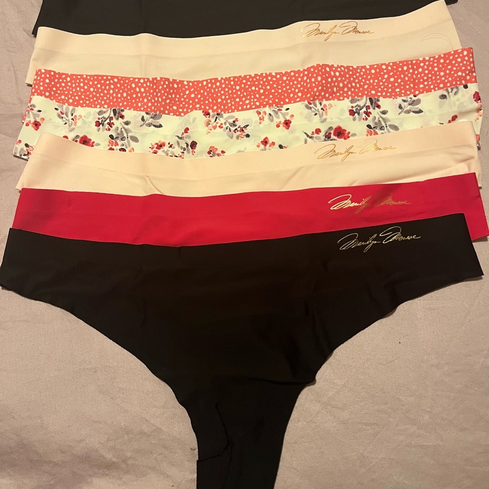 Seamless thongs